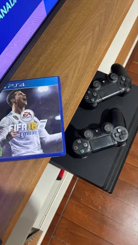 ? PS4 Pro 1TB Completo | 2 Controles Originais + Caixa + Jogo Físico