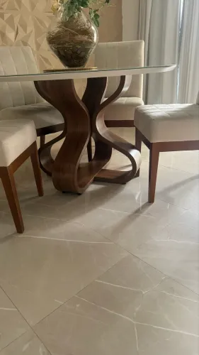 Mesa moderna s/cadeiras