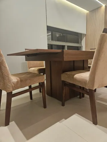 Mesa de Jantar com 6 cadeiras