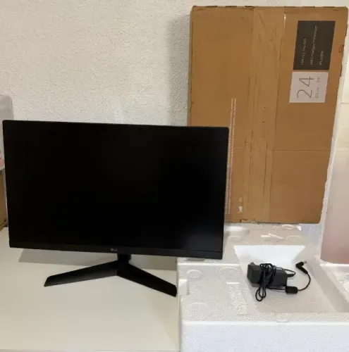 LG UltraGear 24" - 144Hz, Full HD, Usado Impecável