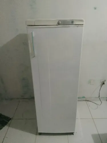 vende-se geladeira Esmaltec