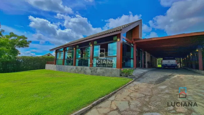Linda casa em condomínio de alto padrão para venda em Gravatá/PE