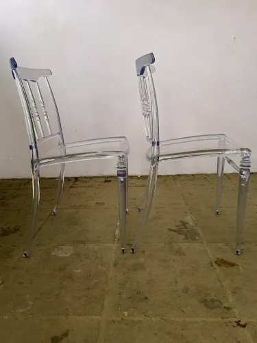 Cadeiras de acrílico