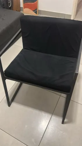 Poltrona Preta com Estofado