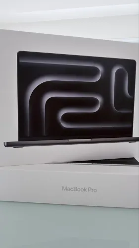 MacBook Pro M5 Chip Pro 14.? 24-1TB ( Silver e Space Black ) 