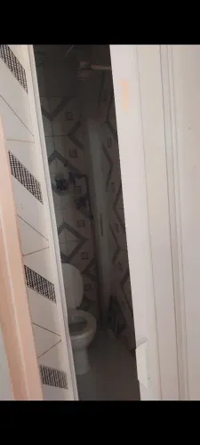 Alugo kitnet em vila otima. Localização ponto central na rua jordania 3 vãos