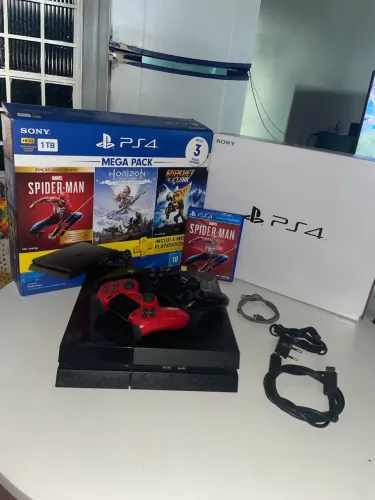 PlayStation 4 / 1 Tb / 2 controles originais + jogos