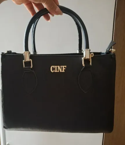 Bolsa de mão espaçosa,nova, preta.