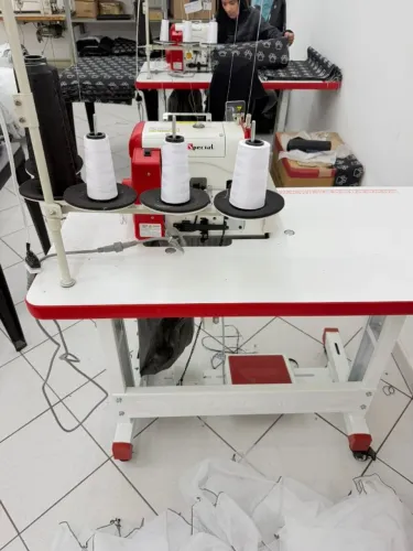 Máquina de costura OVERLOCK e INTERLOCK seminova SUN SPECIAL e JACK