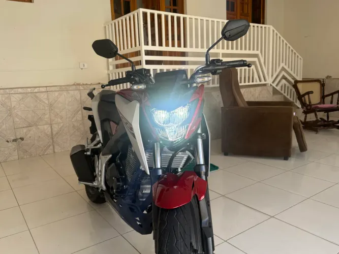 A moto tá zero 183 km IPVA e Emplacamento pago.