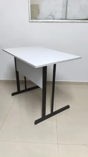 Mesa p/escritório/estudo