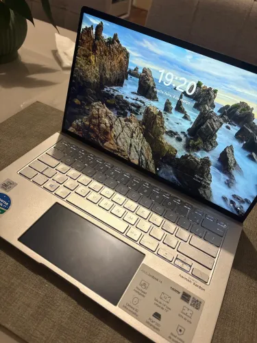 ASUS Zenbook 14 AX201D2W