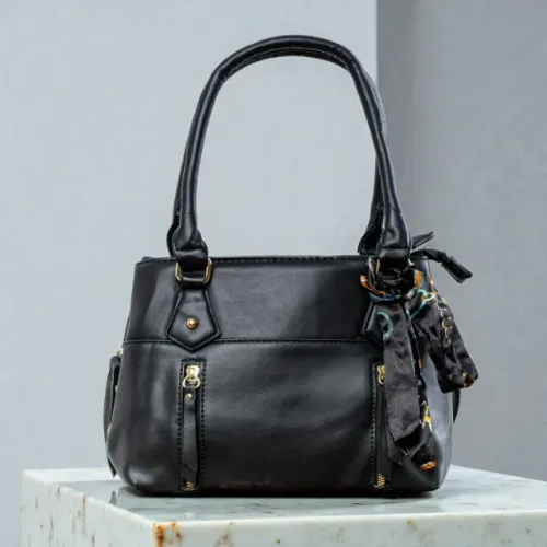 Bolsa, de Mão e Tiracolo, em Couro, Feminina, Juvenil/Adulta, com Lenço, Média.