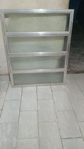 Vende- se basculante 8/1 de alumínio bem conservado.