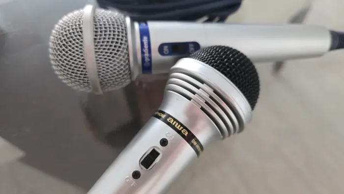 Microfones Aiwa e Gradiente