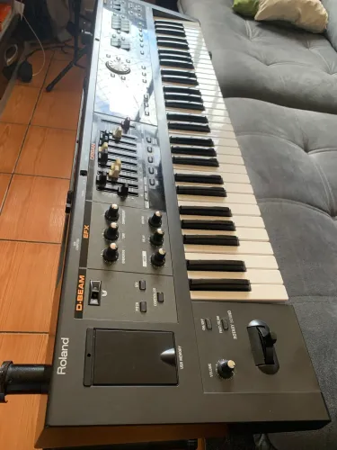 Teclado Roland VR09
