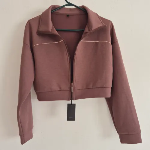 Jaqueta cropped marrom