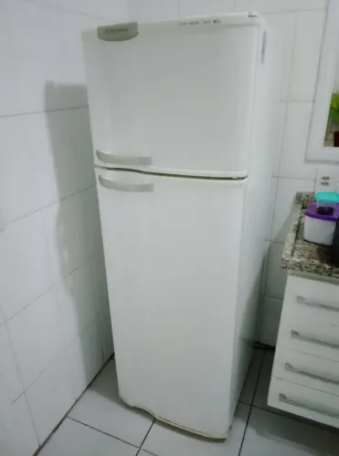 Vendo geladeira Eletrolux Dc33 - com defeito 127v