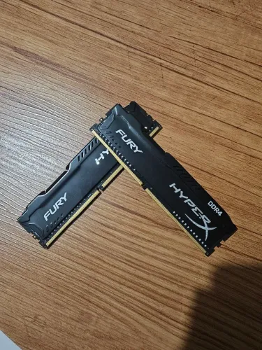 Memórias RAM HyperX 8GB DDR4 2400MHz