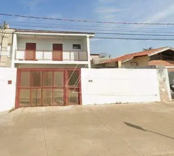 Imóvel comercial com 4 salas e 2 vagas para locação no Bairro Aeroporto Marília/SP