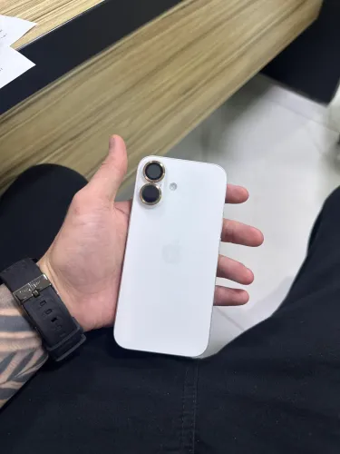 IPHONE 16 
