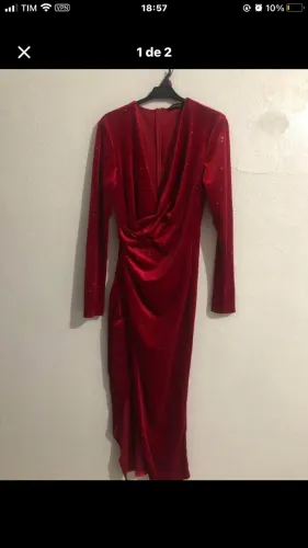 Vestido vermelho com glitter para festa