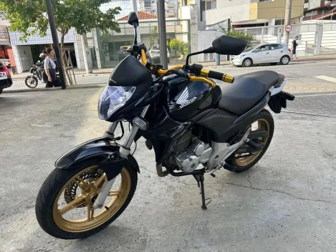 HONDA CB 300R 2015 Financio/Troco veículo de maior valor
