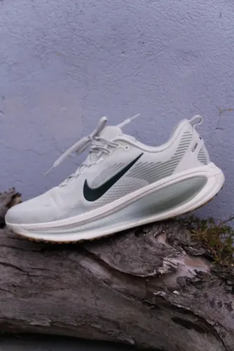 Tênis Nike vomero 18 - 43