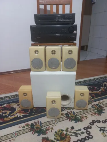 Home teacher Pioneer VSX 455 com caixas bravox e aparelho de CD.