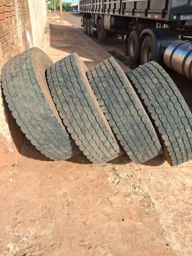 4 pneus 295 usados 1500