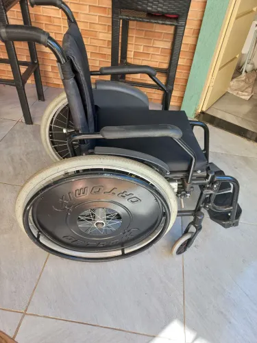 Cadeira de roda ortomix dinâmica plus