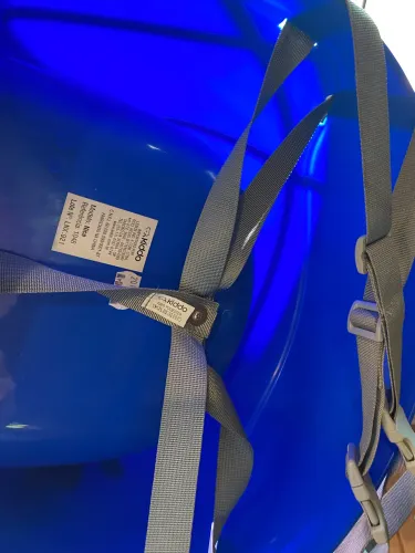 Banco de elevação para criança sentar à mesa