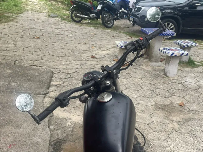 Intruder muito linda estilo Scrambler 