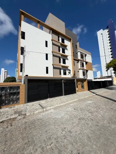 Apartamento no Bairro dos estados, térreo com quintal  2 quartos sendo 1 suite 