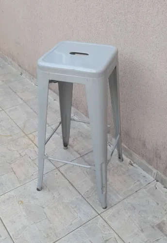 Banqueta de metal alta Tolix Iron cinza estilo industrial