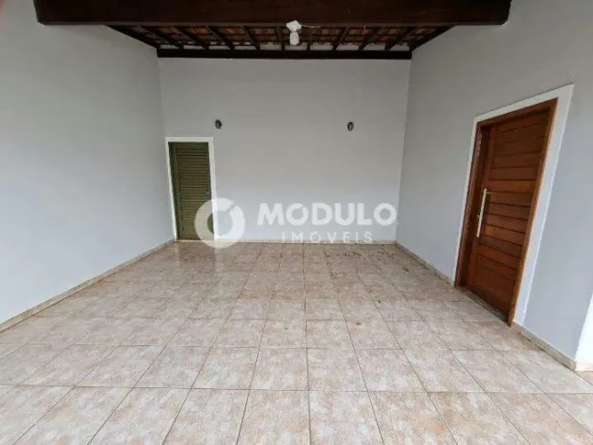 Casa residencial disponível para locação no bairro Alto Umuarama.