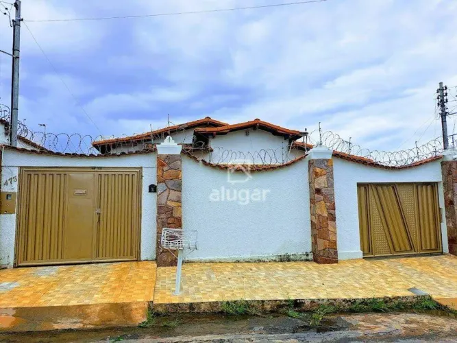 Casa Comercial à venda, 4 quartos, 1 suíte, 3 vagas, Conjunto Cristo Rei - Montes Claros/M