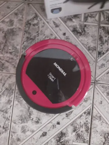 Aspirador robo  mondial vermelho e preto na caixa 