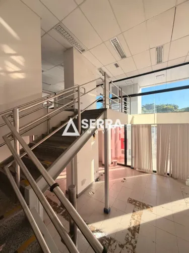 Ondina | Loja térrea 300m² | Mezanino | 5 vagas | Elevador PCD | Alto fluxo | Total Confor