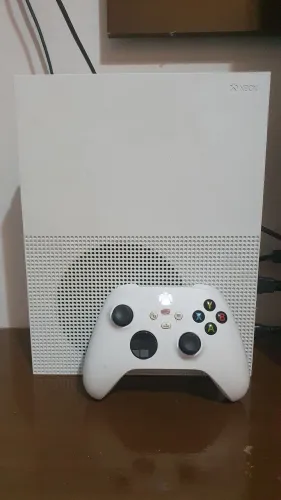 Xbox One S com nove jogos e controle Séries 
