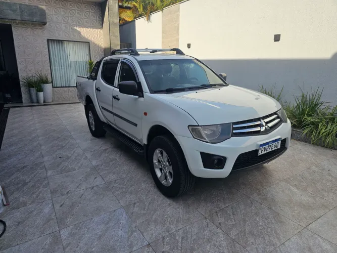 Mitsubishi L200 Triton GL 3.2 CD TB Int. Dies. Mec. 2016