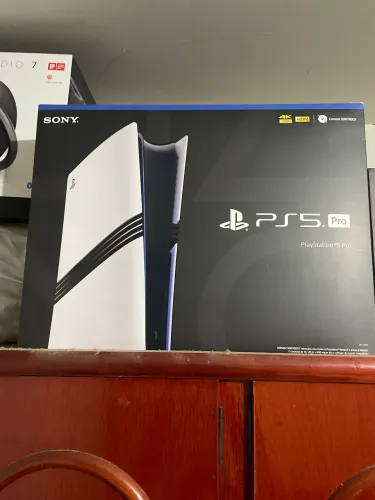 PS5 Pro com na garantia + Ps plus