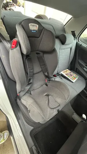 Vendo Cadeirinha de carro até 25kg. Usada, mas em ótimo estado.