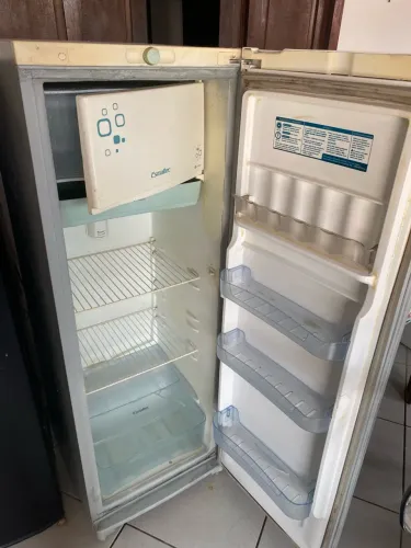 Geladeira usada semi nova 