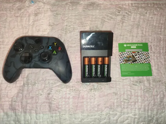 Controle Xbox Series Original + Carregador de pilhas Duracell + 1 mês Gamespass Ultimate