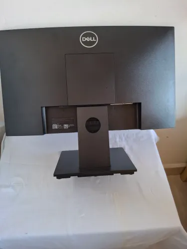 Quero anunciar para vender um mineiro CPU Dell Optiplex 3060 Windows 11 usado por 06 meses
