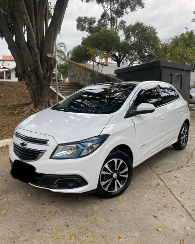 Chevrolet Onix Hatch Lollapalooza 1.0 8V Flex Power Mec. 4P 2014