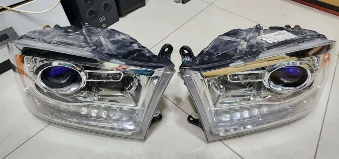 Farol original Dodge RAM 1500 Classic Laramie 2022