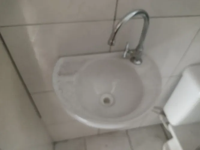 Torneiras inox pia e vaso sanitário
