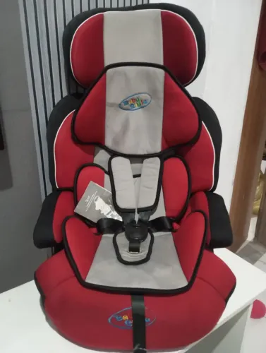 Vendo cadeira de carro de 9 a 36 kilos depois vira assento não faço entrega
